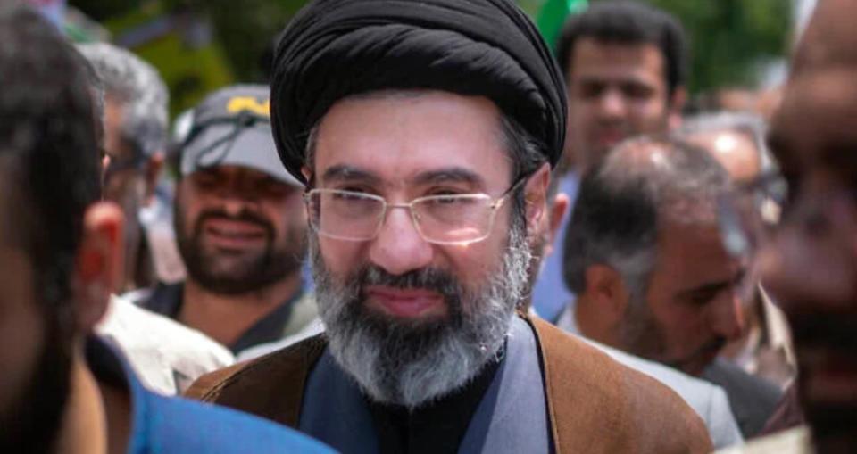 开云下载-小哈梅内遇袭受伤，伊朗各派誓死效忠，不到24小时，81个内鬼被抓